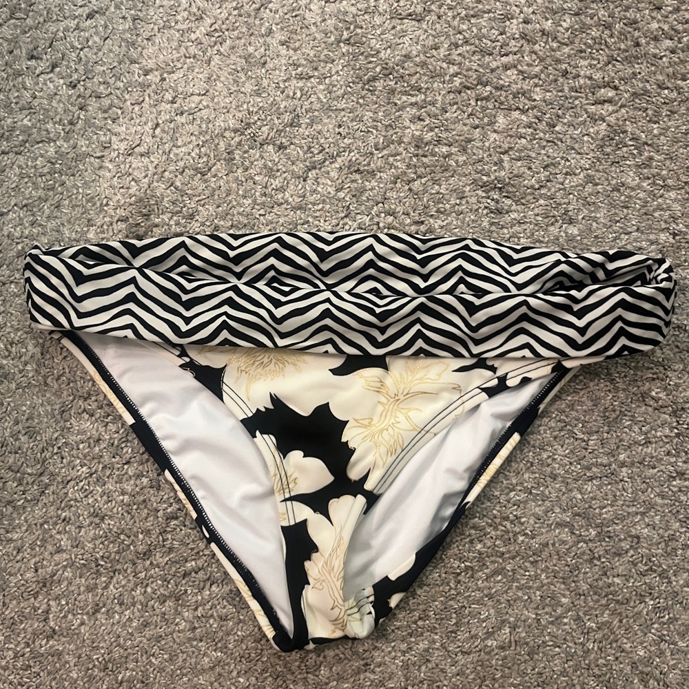 Victorias Secret Black and White Geometric/ Floral Bikini Bottom